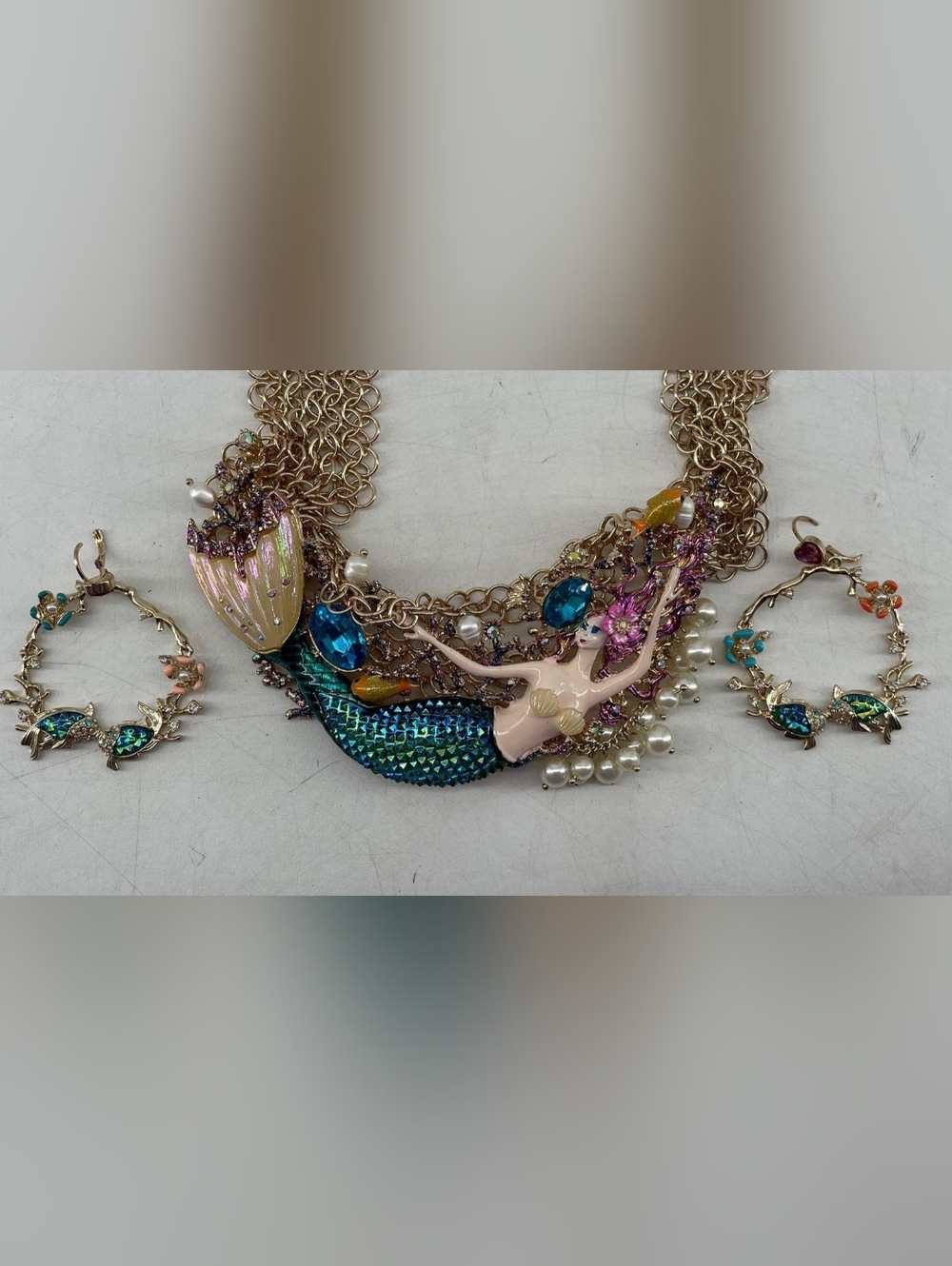🐚*Super Rare* Betsey Johnson Mermaid Statement Necklace with Matching Earrings. - Picture 3 of 5
